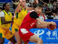 华体会体育 -纽约尼克斯训练开放日，赛前远射贴柱引欢呼，CBA常规赛在即，团队化学反应显著的简单介绍