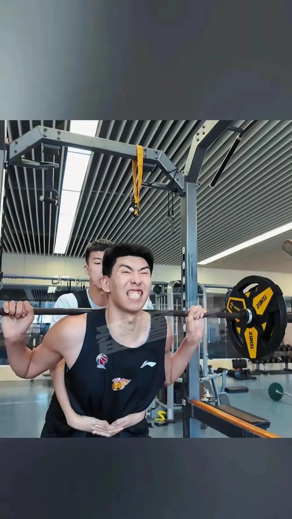 华体会体育 - 今晨CBA季后赛传出新动向,俄克拉荷马雷霆篮板制胜,管理层表态——压力陡增,资深球员宣示担当