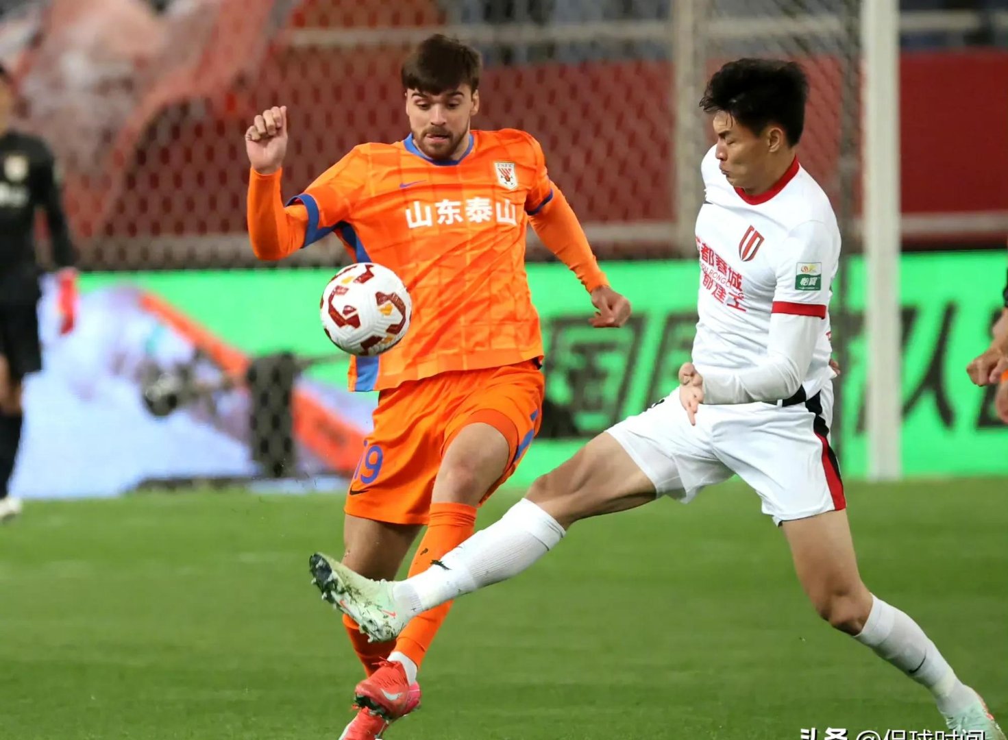 华体会平台 -清晨体能课后，山东泰山造点机会备战德甲，质疑声仍在，身体对抗强度拉满(老山界课后题答案)