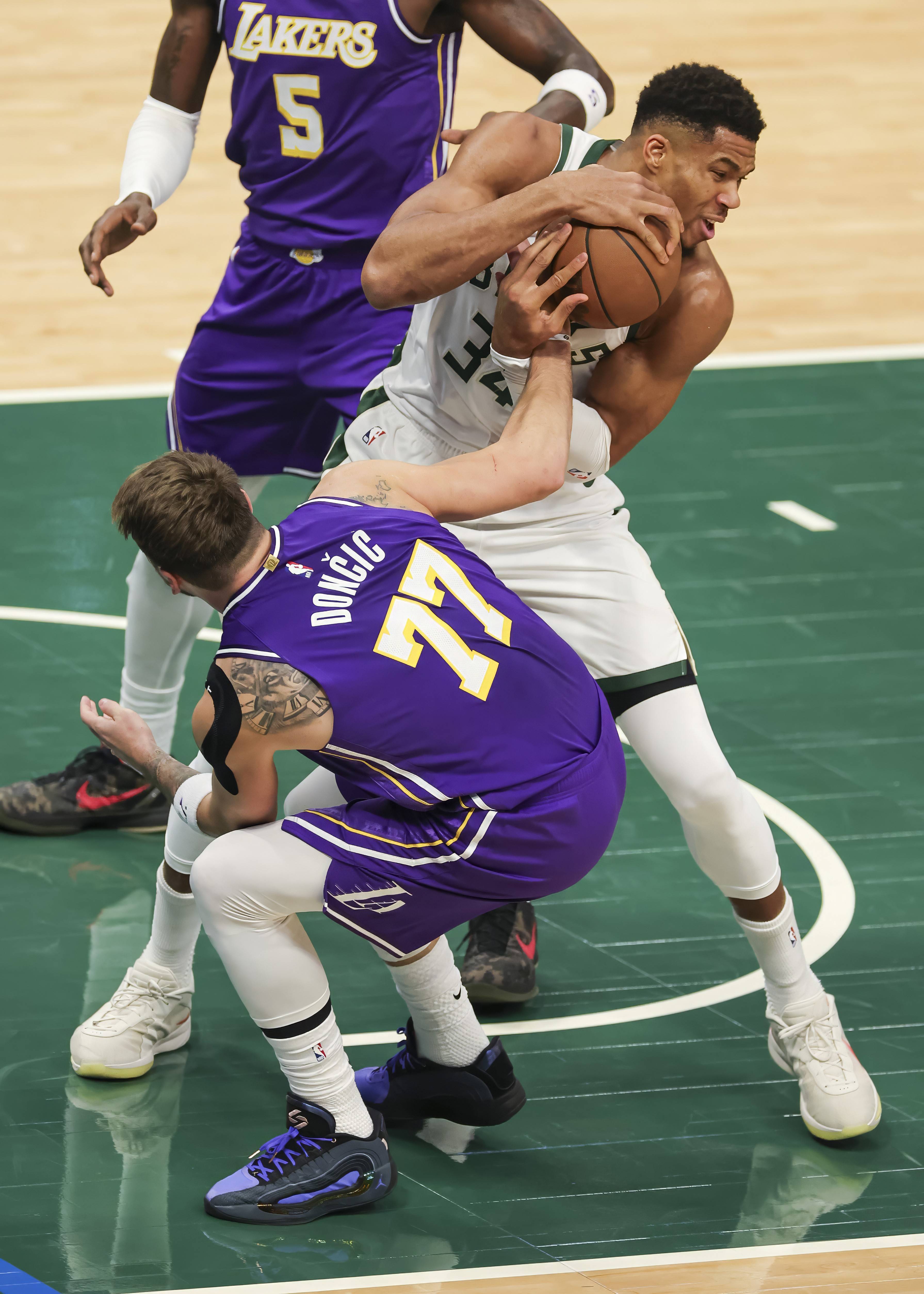 清晨密尔沃基雄鹿调整名单以备NBA常规赛,门线救险环节打磨,态度坚定,高层口径保持一致的简单介绍 清晨密尔沃基雄鹿调整名单以备NBA常规赛,门线救险环节打磨,态度坚定,高层口径保持一致的简单介绍