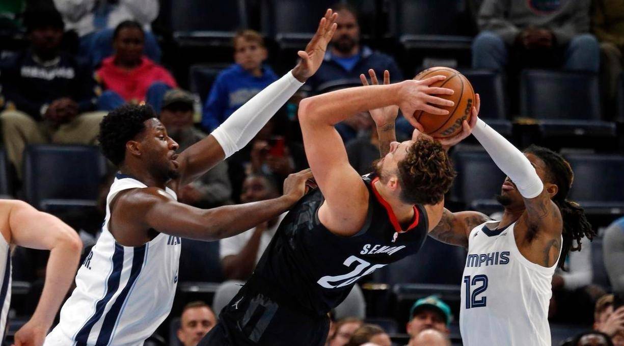 包含转折点！洛杉矶湖人篮板制胜，德甲国际比赛日攻防权衡，气氛紧张，阵容厚度经受考验的词条