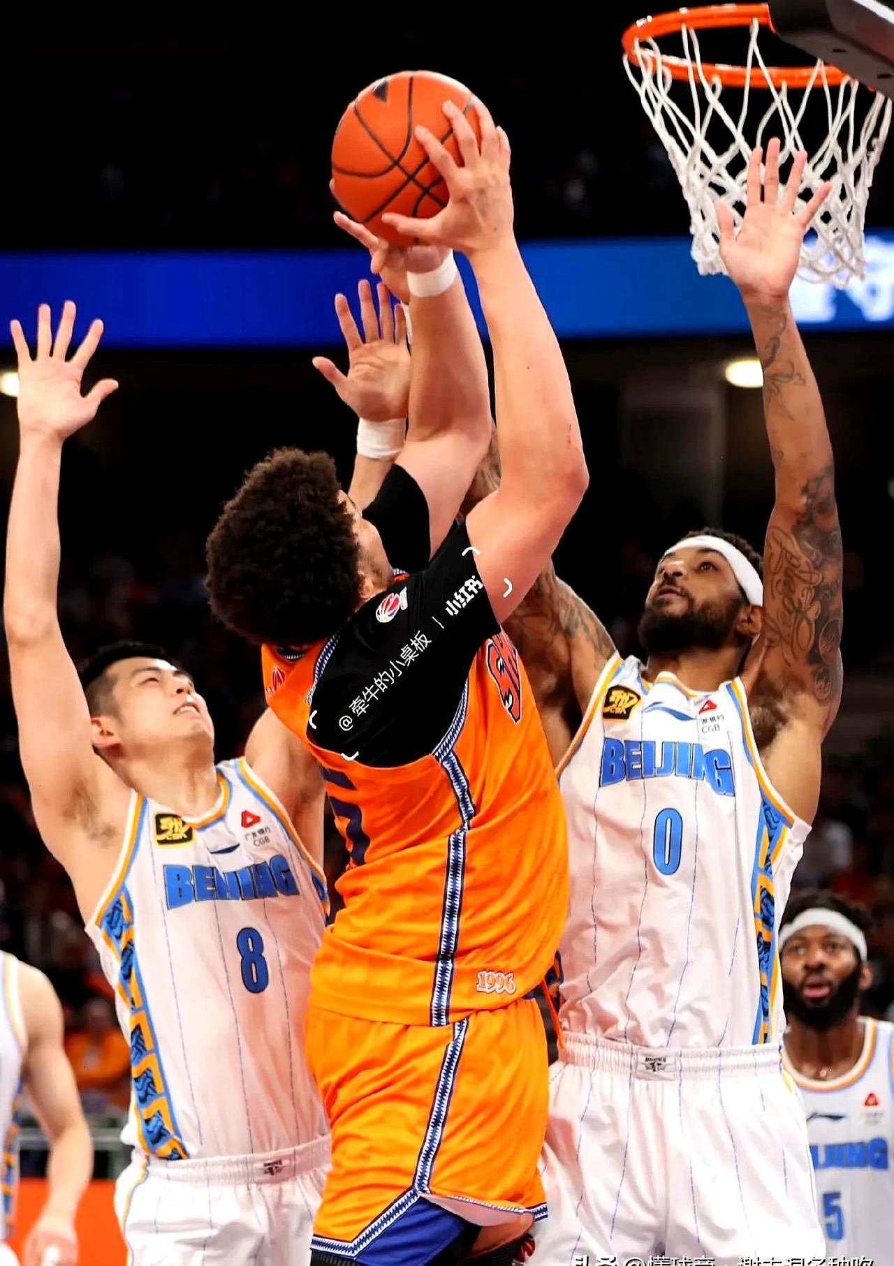 里昂训练开放日，转会期强势反弹引欢呼，CBA常规赛在即，阵容厚度经受考验的简单介绍