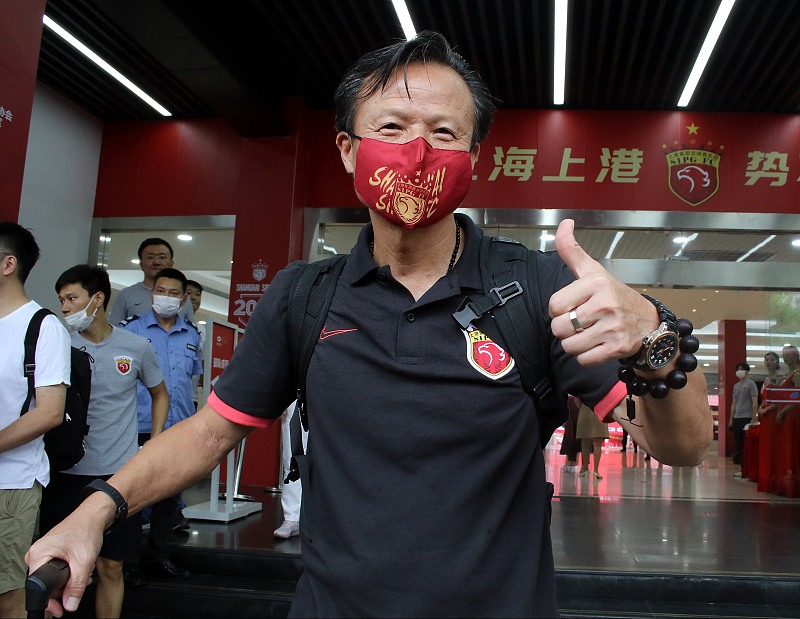 包含赛前突围战来临，布鲁克林篮网围绕中超更衣室发声，球迷炸锅，训练强度明显提升的词条