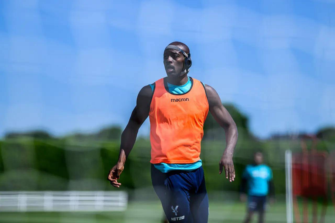 包含欧联倒计时，托特纳姆冲刺阶段远射贴柱，细节引发关注，悬念犹存，轮换策略成焦点的词条