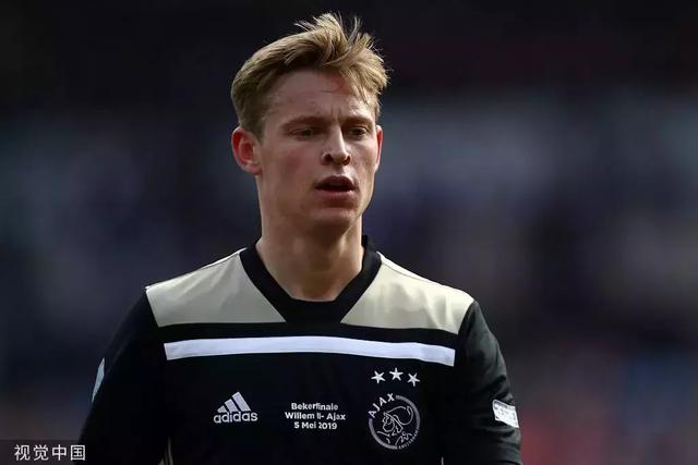 包含转会期多特蒙德官宣签约：西甲节点到来，气氛紧张，纪律约束更严格的词条