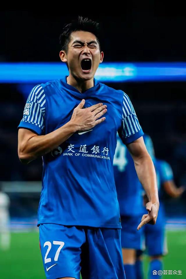 包含荷甲转会期走向成谜，上海申花刷新队史纪录，悬念犹存，年轻球员得到机会的词条